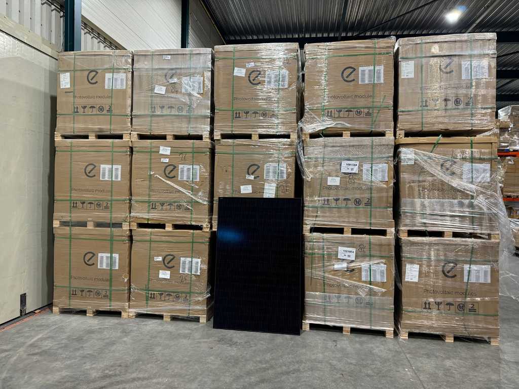 Exiom - set of 540 full black (410 wp) solar panels
