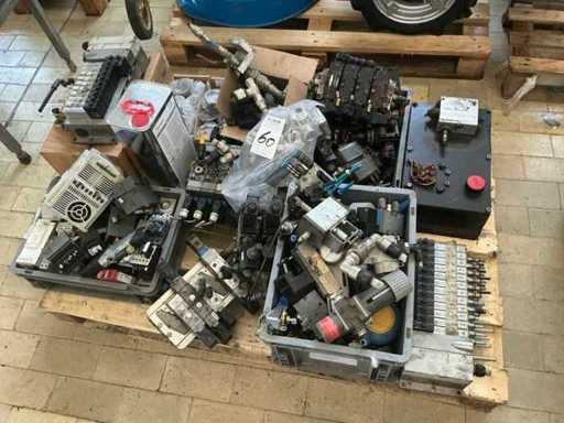 Machines, pièces détachées et stocks d’entrepôt