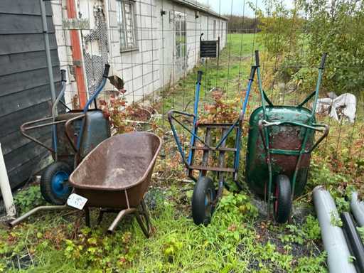Wheelbarrows (4x)