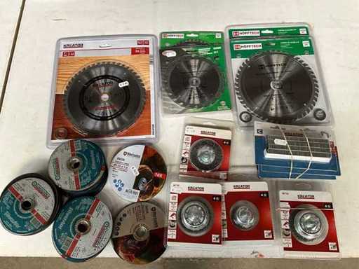 Diverse mărci de accesorii pentru unelte