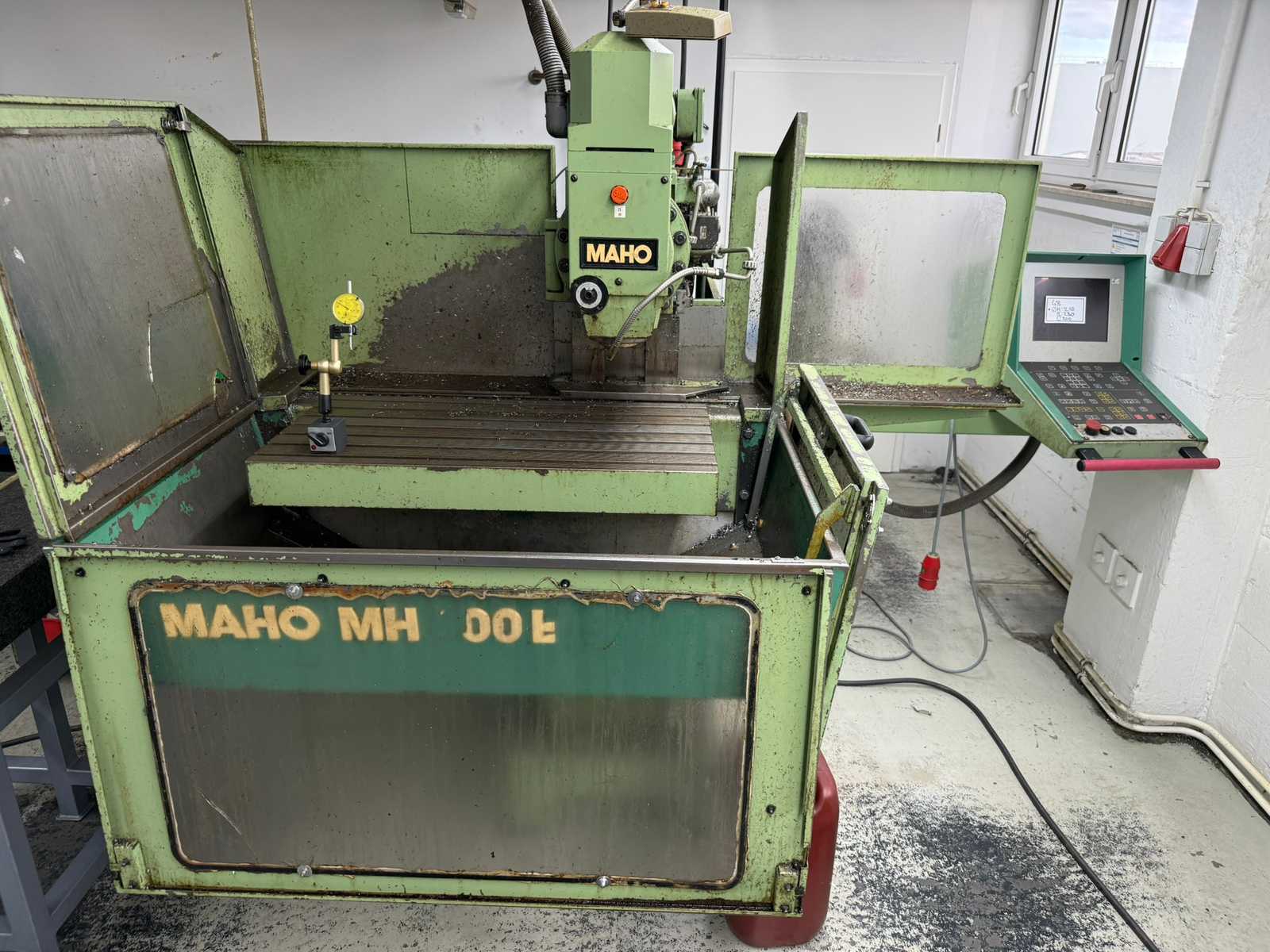 Maho CNC Milling Machine