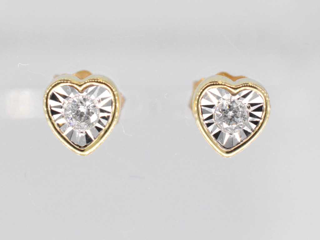 Gold earrings with a brilliant-cut diamond in the shape of a heart