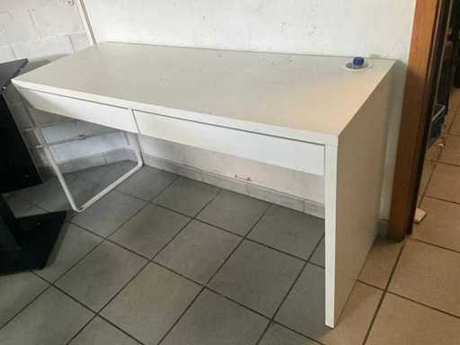 Différentes tables d’appoint (3x)