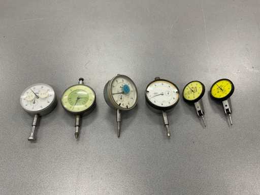 par exemple Jauge à cadran Mitutoyo (6x)