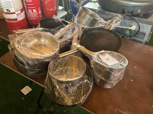 Batch of pots and pans