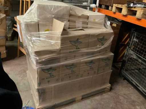 Grande quantità di gel per mani e sapone disinfettante