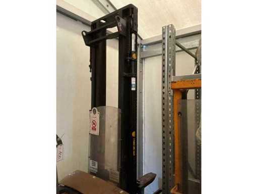 Carretilla elevadora CAT con batería y cargador