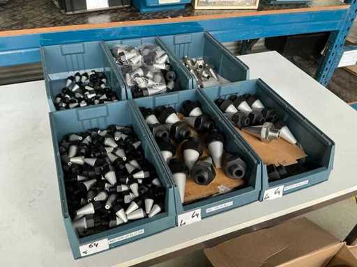 Batch of threaded nozzles