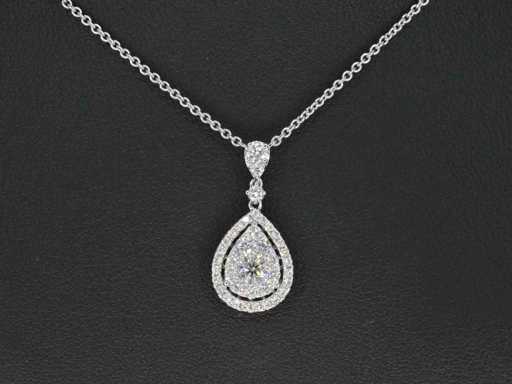 Goldener, tropfenförmiger Anhänger und Halskette mit Diamanten