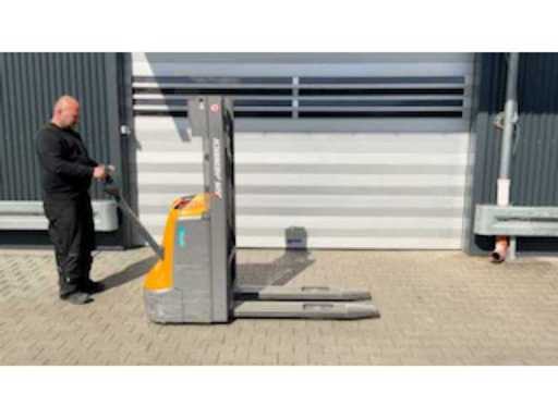 5406dfe7-0c51-4ba2-9e56-a6b98aebc2c9.mp4