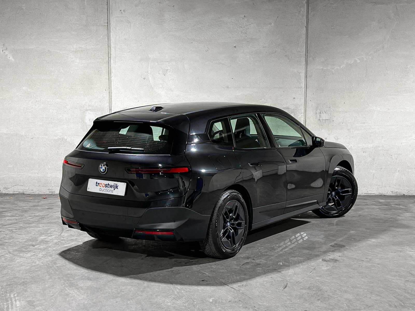 BMW iX xDrive40 Executive 77 kWh 326pk 2023 (Origineel-NL), T-756-HD