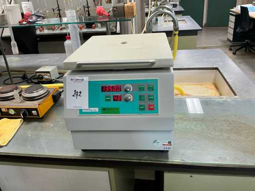 Hermle Z300 Centrifuge