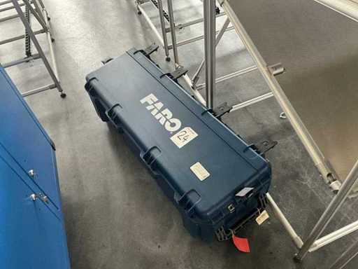 Ramię Faro Grace z 2021 roku z wózkiem roboczym i granitowym dachem