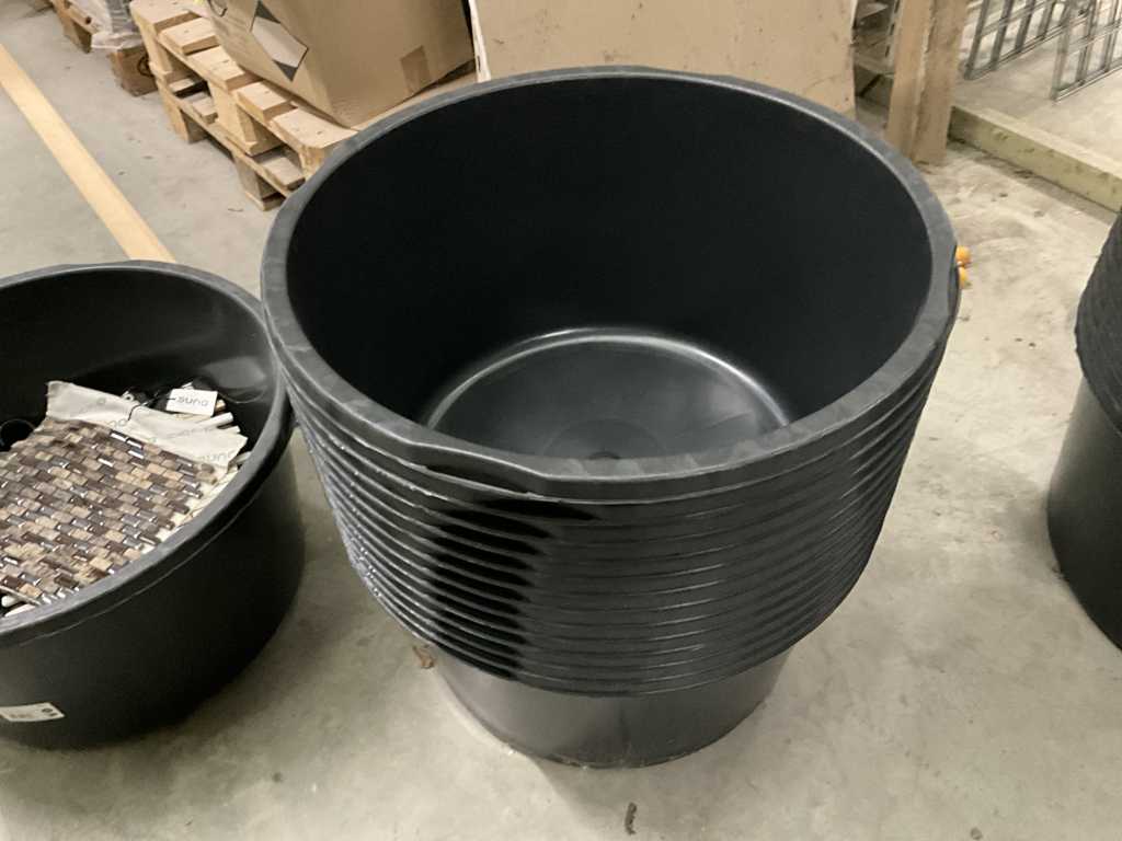 14 PVC tubs/pots GRIPLINE
