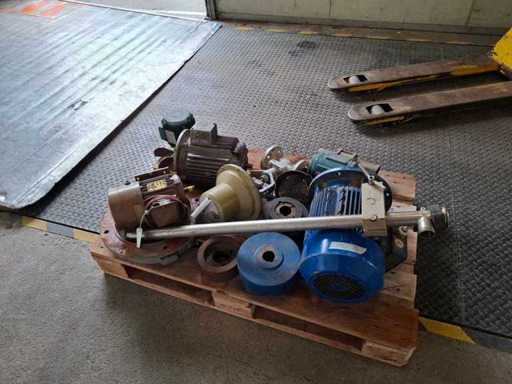 Assortiment elektromotoren, kleppen en accessoires