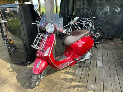 Vespa Piaggio Scooter