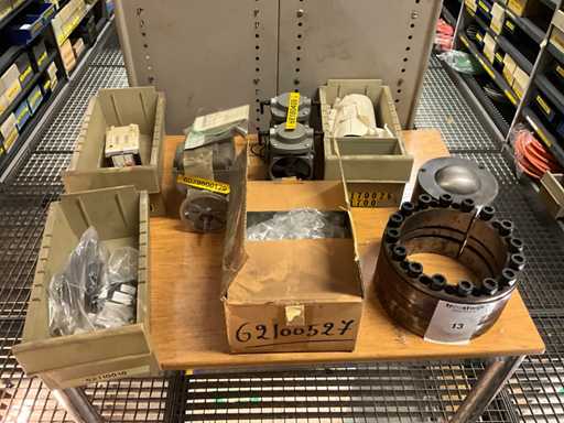 Série de différentes pièces mécaniques