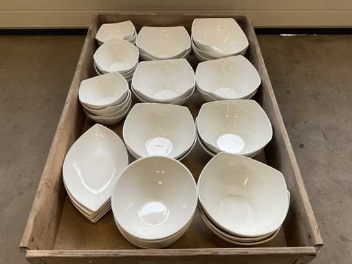 Partia miseczek, ok. 43 sztuki