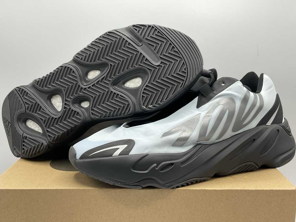 Adidas Yeezy Boost 700 MNVN Blue Tint Sneakers 43 1/3
