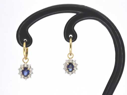 Boucles d’oreilles en or, diamants naturels, saphirs bleus