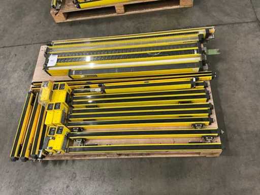 Partij diverse veiligheidslichtschermen / lichtgordijnen