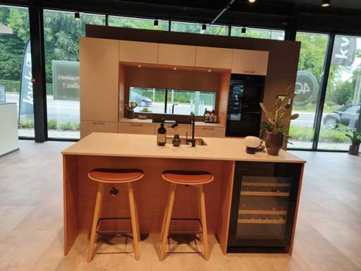 KVIK - Fitted kitchen - Veda White & Light oak