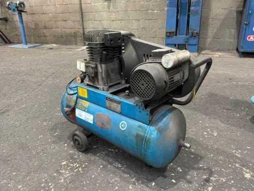 Mobilna sprężarka tłokowa