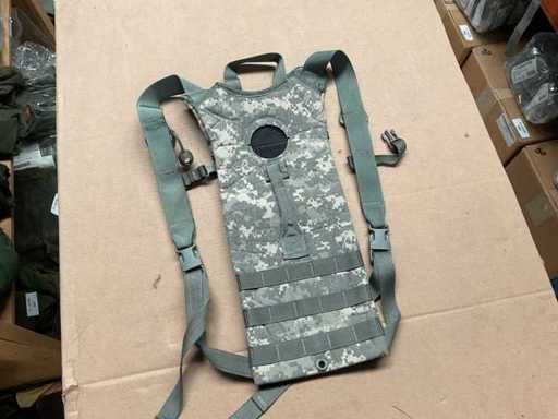 Hydration system carrier (32x)