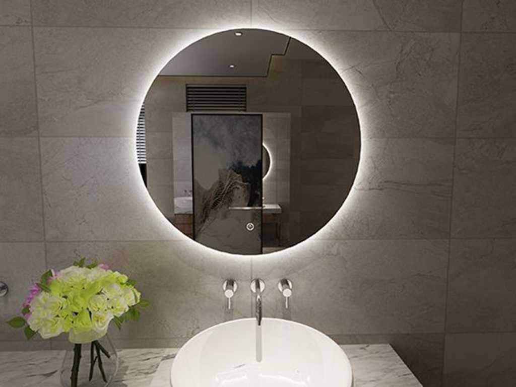 WB - Giro 38.4401 - Miroir de salle de bain avec éclairage indirect à LED.