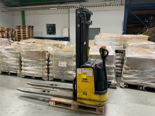 2004 OM Pimespo CL 12/4305 Hoch-elektrischer Paletten-Lifter