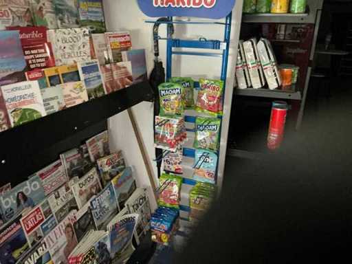 Petit Haribo en métal avec un petit lot de sacs de bonbons