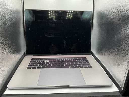 Apple MacBook Pro Laptop da 15 pollici