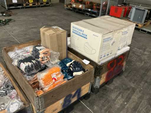 Batch of various work gloves