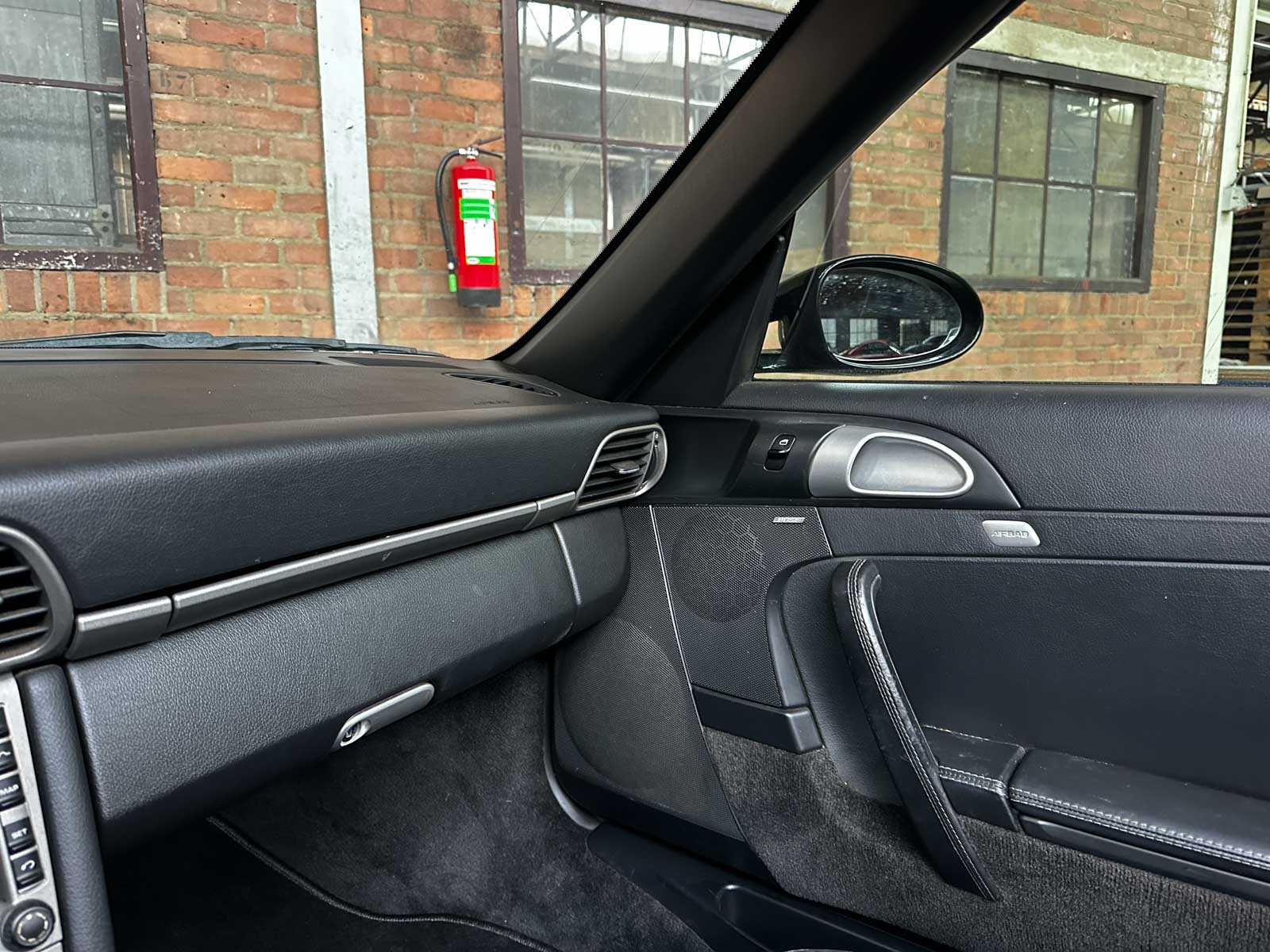 Porsche 911 Carrera Cabriolet 997 3.6 325pk 2005 handgeschakeld -Youngtimer-