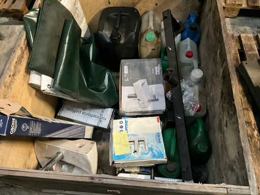 Série de différents robinets et éviers