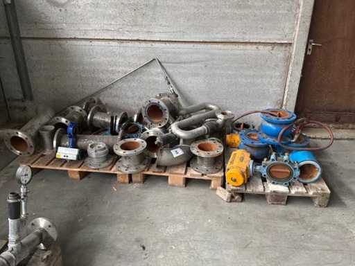 Partij diverse RVS kleppen en flenzen