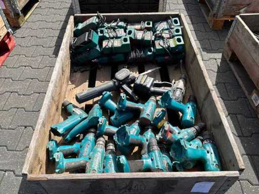 Makita-Charge von Batteriewerkzeugen