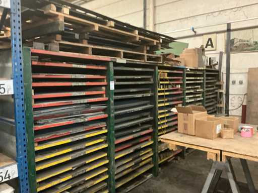 Large batch of metal sheet material
