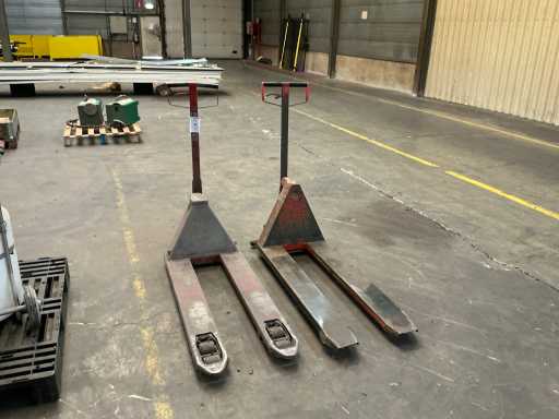 Hand hydraulic pallet truck (2x)