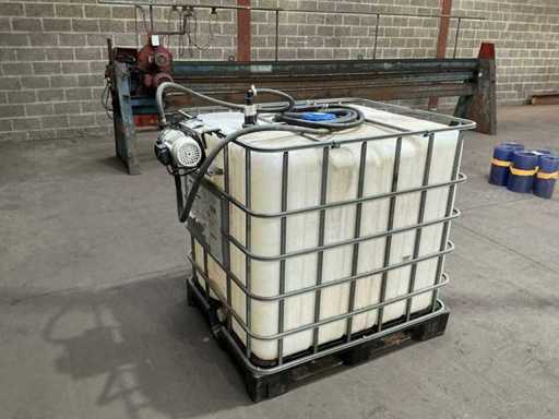 Contenitore IBC con pompa Piusi e cannone di riempimento