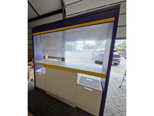 Verkaufsschalter-Aufbau Getir