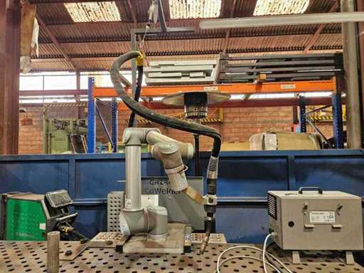 MIGATRONIC - 2021 - UR10 - Robot de soldadura con estación de soldadura