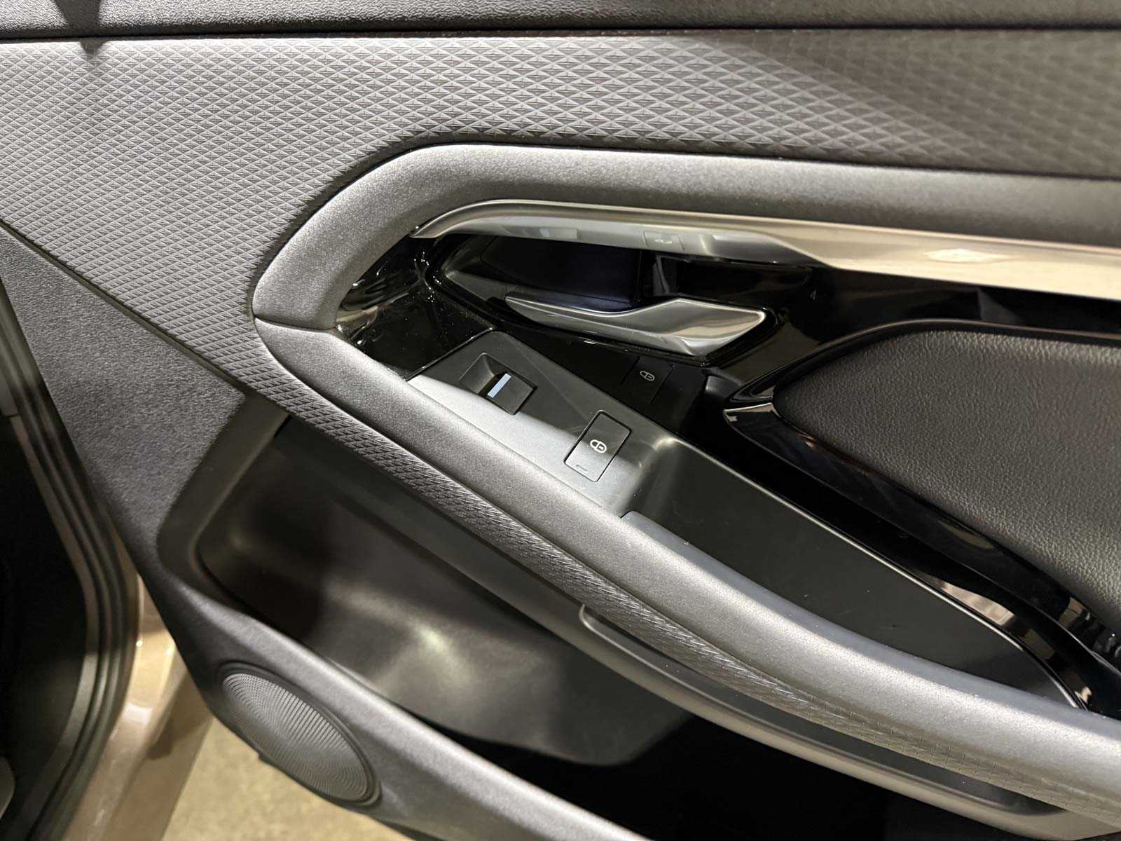 Land Rover Range Rover Evoque 2.0 D150 AWD HSE R-Dynamic 150hp 2020 (Original-NL), H-933-PP