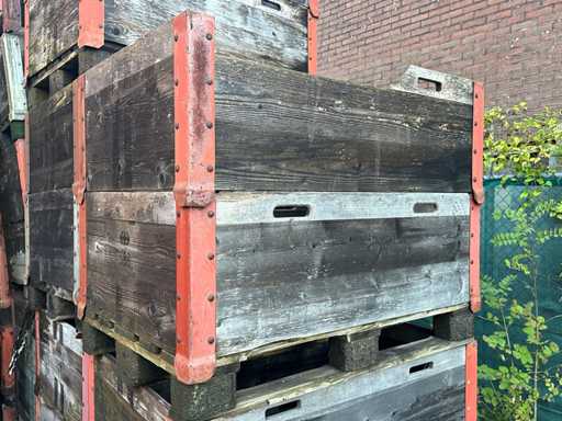 Pallet with collars (11x)