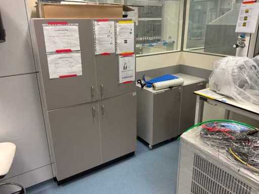 4 piese de mobilier de laborator