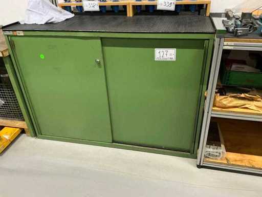 Werkstattschrank mit Inhalt