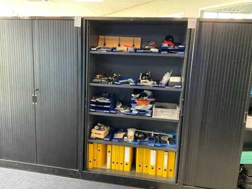 Blindtürschrank mit Inhalt