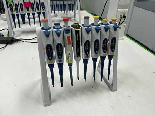 Biohit Pipettes with Holder (8x)