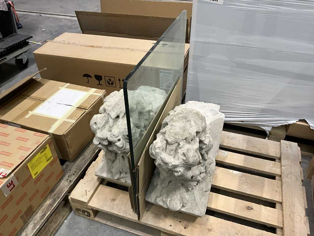 Table en verre avec piètement en pierre naturelle