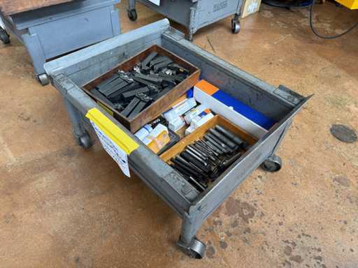 (C-1001) Verschiedene Werkzeuge, die für Hardinge verwendet werden